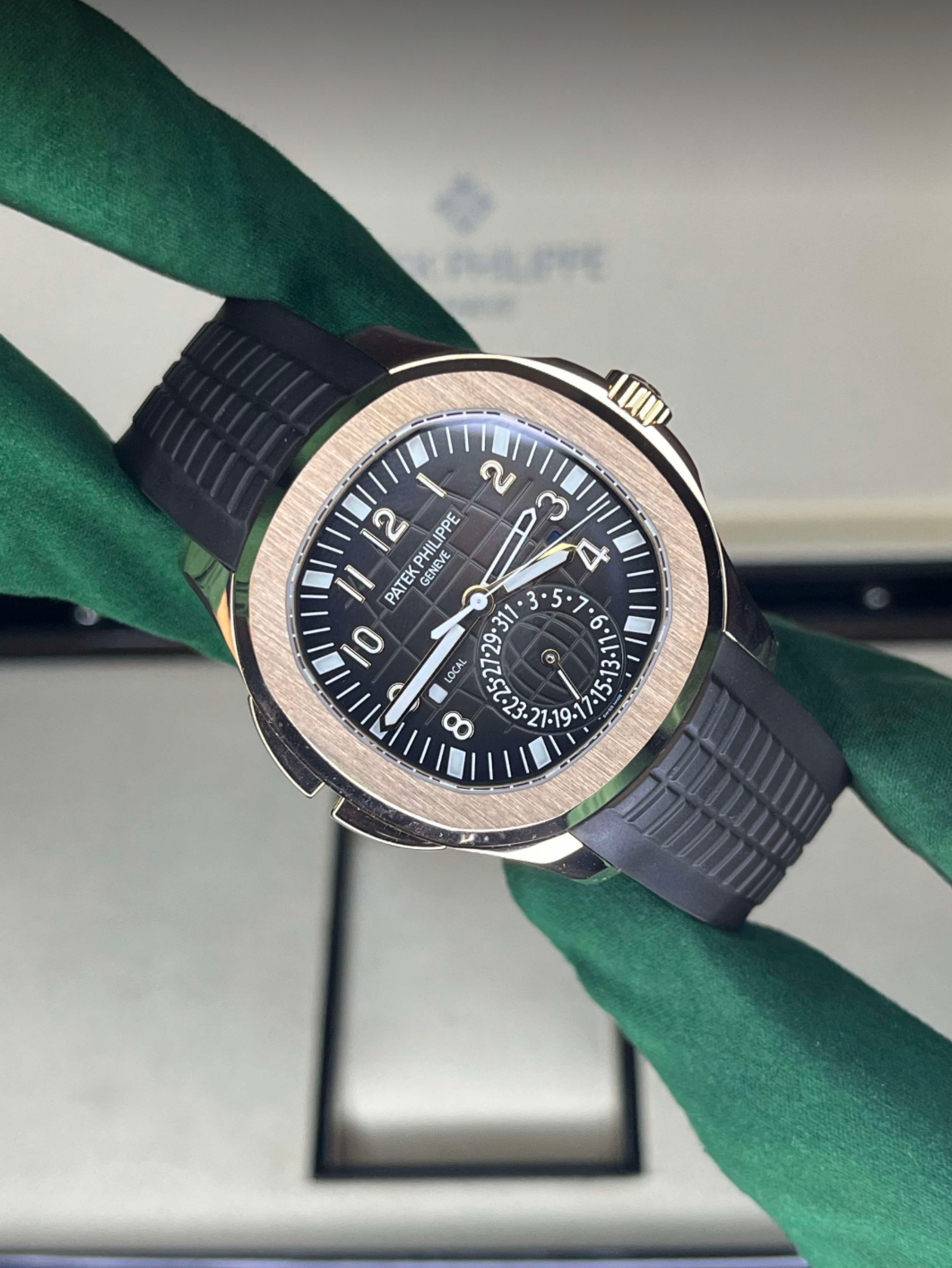 2022 Patek Philippe Aquanaut Travel Time Rose Gold 5164R